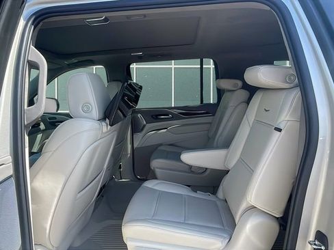 Used 2024 Cadillac Escalade ESV Premium Luxury Platinum image 18