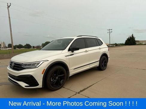 Used 2023 Volkswagen Tiguan SE R-Line FWD image 1