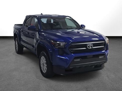 Used 2025 Toyota Tacoma SR5 image 3