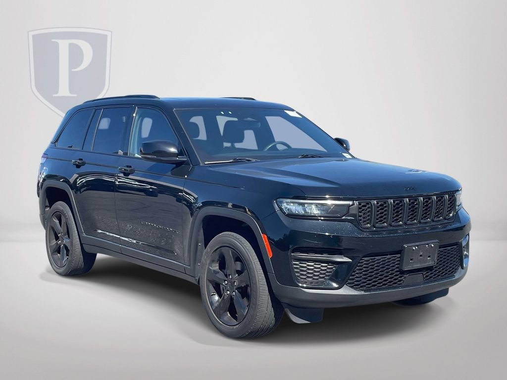 Used 2023 Jeep Grand Cherokee Altitude AWD/4WD image 2