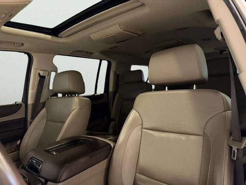 Used 2018 Chevrolet Suburban Premier AWD/4WD image 15