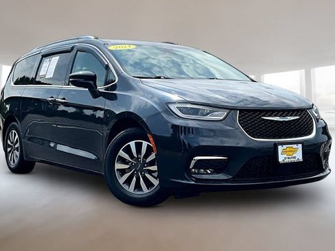 Used 2021 Chrysler Pacifica Touring-L FWD image 1
