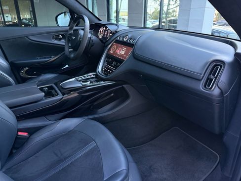 Used 2022 Aston Martin DBX image 31