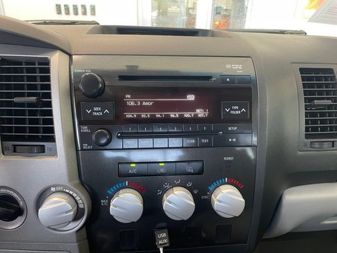 Used 2010 Toyota Tundra 4x4 Double Cab image 12