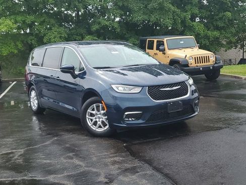 Used 2023 Chrysler Pacifica Touring-L FWD image 31