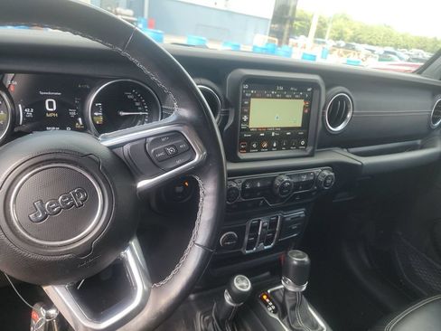 Used 2022 Jeep Wrangler Unlimited Sahara w/ Cold Weather Group AWD/4WD image 6