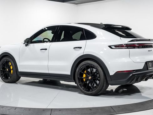 Used 2024 Porsche Cayenne Turbo GT AWD/4WD image 5