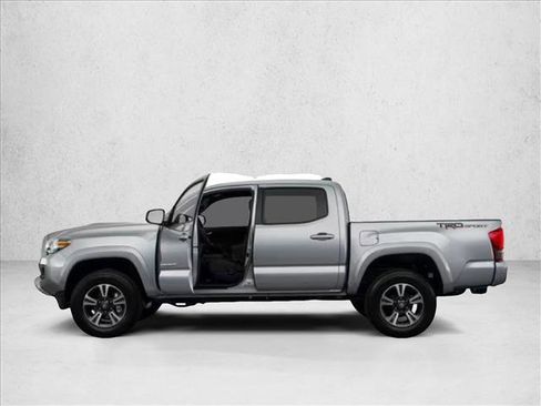 Used 2017 Toyota Tacoma TRD Sport w/ Tow Package (A/T) image 9