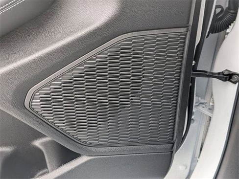 New 2025 Jeep Grand Cherokee Altitude image 17