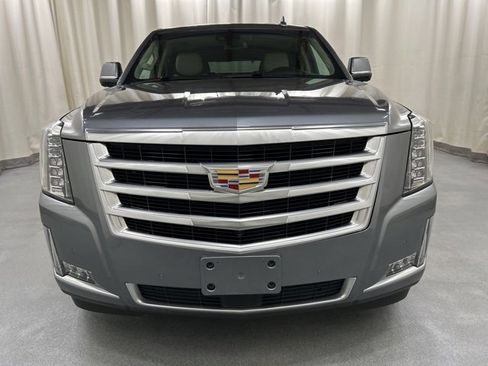 Used 2020 Cadillac Escalade Premium Luxury image 32