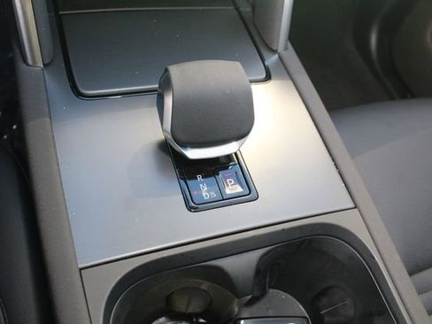 Used 2025 Land Rover Discovery Sport S image 16