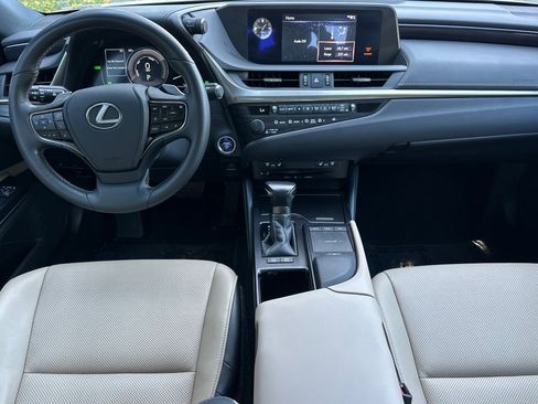 Used 2020 Lexus ES 300h w/ Premium Package image 17