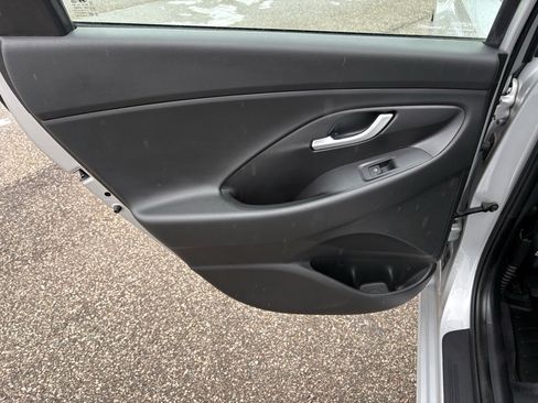 Used 2018 Hyundai Elantra GT image 15