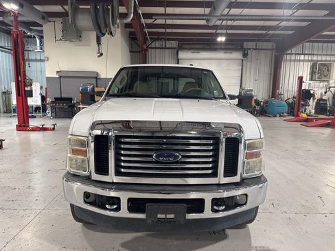 Used 2010 Ford F250 Lariat image 5