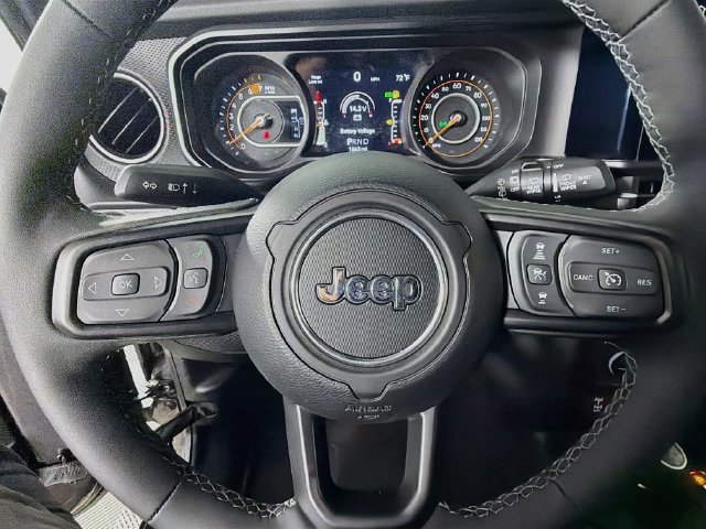 Used 2026 Jeep Wrangler Unlimited Rubicon AWD/4WD image 13