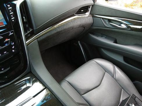 Used 2019 Cadillac Escalade Platinum image 18