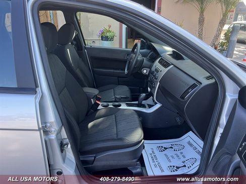 Used 2010 Ford Focus SE FWD image 26