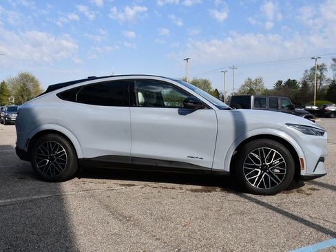 Used 2025 Ford Mustang Mach-E Premium AWD/4WD image 8