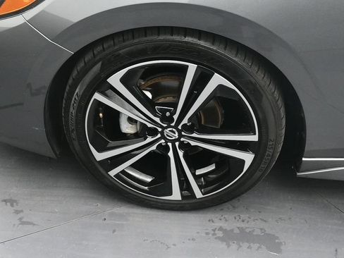 Used 2022 Nissan Sentra SR w/ Electronics Package FWD image 9