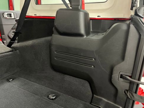 Used 2025 Jeep Wrangler Unlimited Sahara image 30