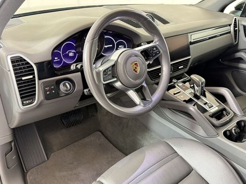 Used 2023 Porsche Cayenne Platinum Edition AWD/4WD image 4
