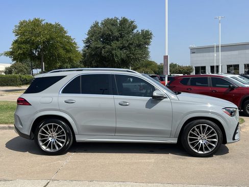 Used 2025 Mercedes-Benz GLE 450 4MATIC w/ AMG Line Exterior image 3