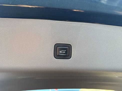 Used 2020 Chevrolet Traverse LT image 31