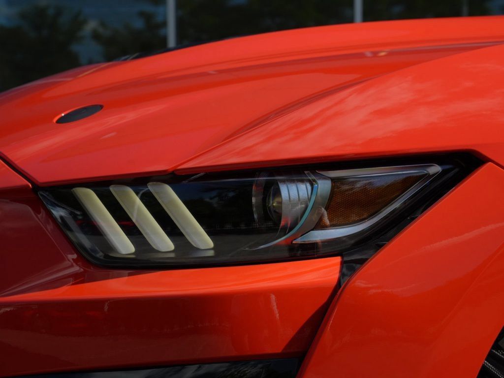Used 2022 Ford Mustang Shelby GT500 w/ Carbon Fiber Track Pack RWD image 4