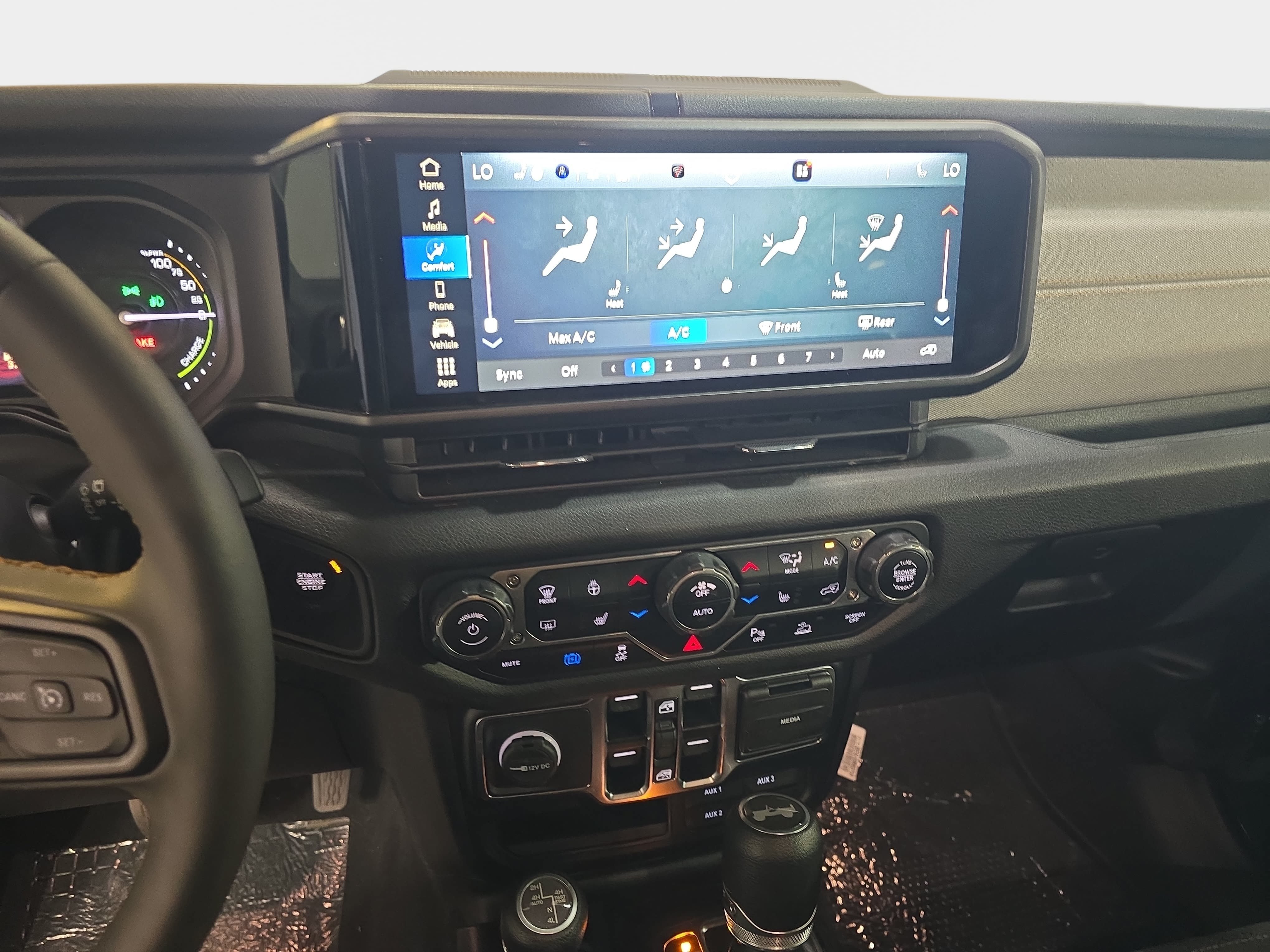 Used 2024 Jeep Wrangler Unlimited w/ Convenience Group AWD/4WD image 17
