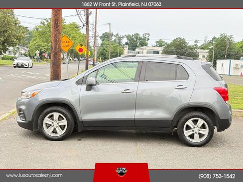 Used 2019 Chevrolet Trax LT w/ LT Convenience Package FWD image 9