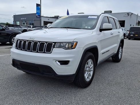 Used 2019 Jeep Grand Cherokee Laredo AWD/4WD image 5