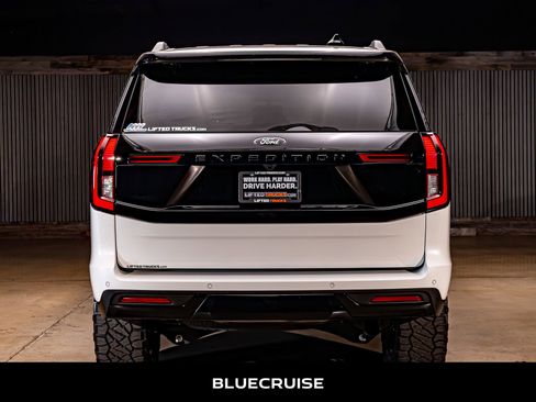 Used 2025 Ford Expedition Tremor image 8