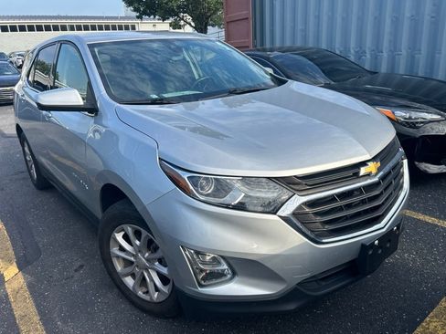 Used 2019 Chevrolet Equinox LT w/ Driver Convenience Package FWD image 2