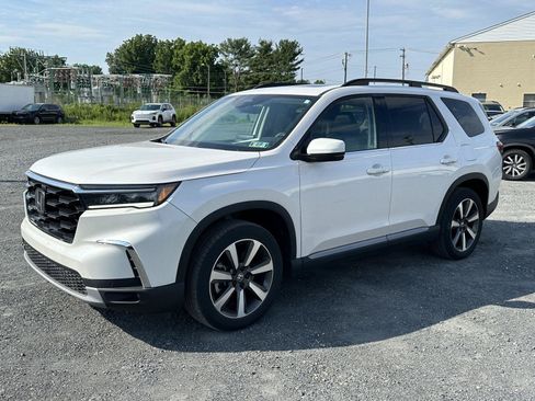 Used 2023 Honda Pilot Touring image 4