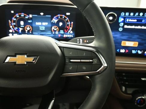 Used 2025 Chevrolet Tahoe High Country AWD/4WD image 18