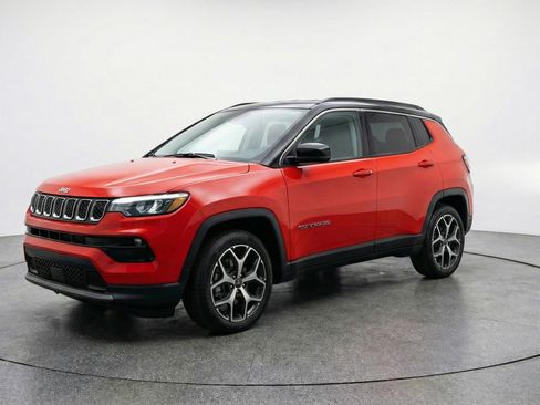 Used 2025 Jeep Compass Limited image 3
