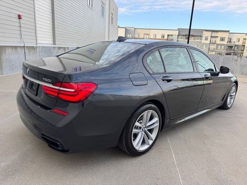 Used 2017 BMW 750i xDrive image 3