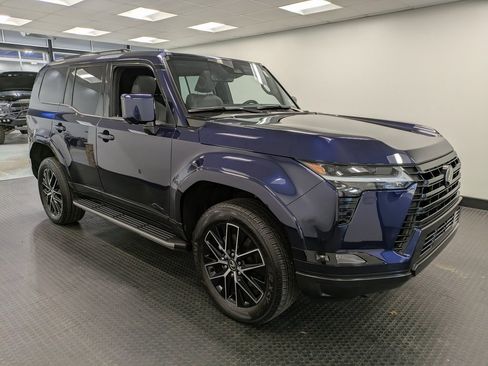Used 2024 Lexus GX 550 image 3