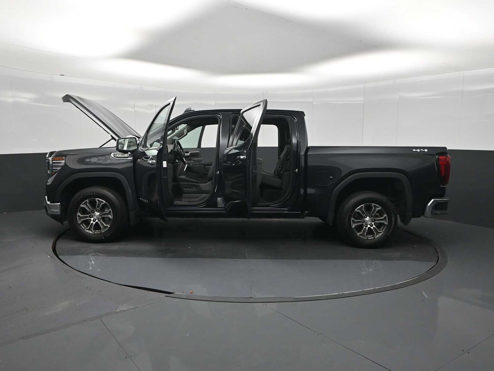 Used 2025 GMC Sierra 1500 SLT AWD/4WD image 29