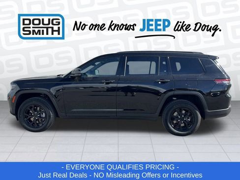 New 2025 Jeep Grand Cherokee L Altitude image 3