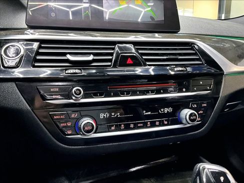 Used 2018 BMW 530i xDrive AWD/4WD image 14