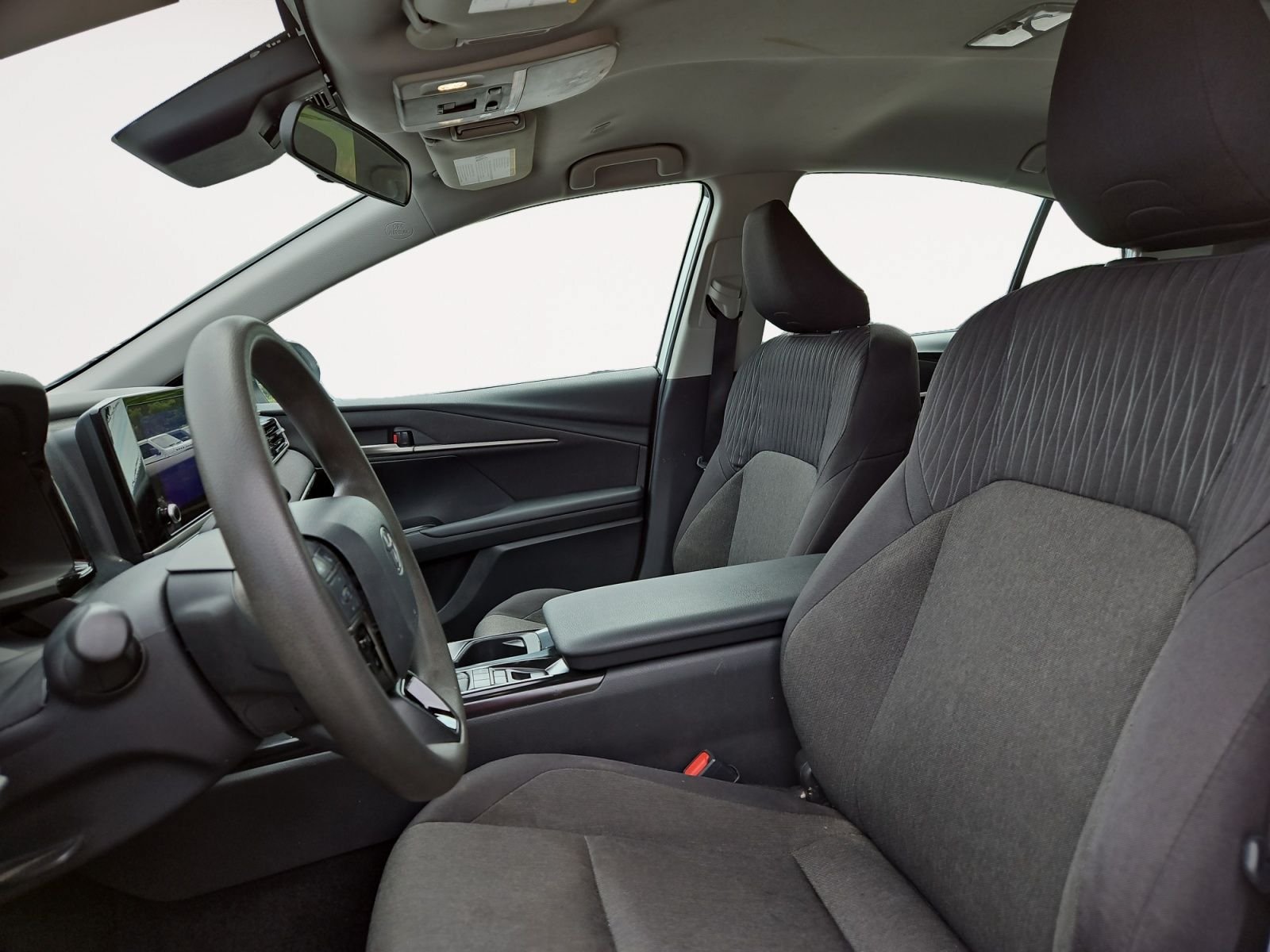 Used 2025 Toyota Camry LE FWD image 9