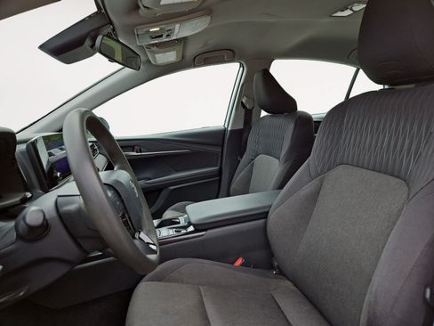 Used 2025 Toyota Camry LE FWD image 9