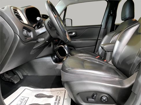 Used 2016 Jeep Renegade Limited image 18