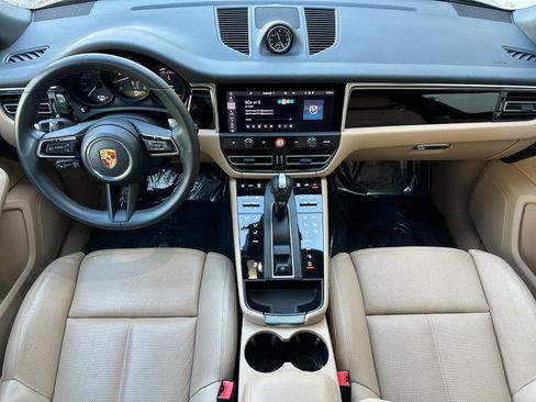 Certified 2025 Porsche Macan AWD/4WD image 6