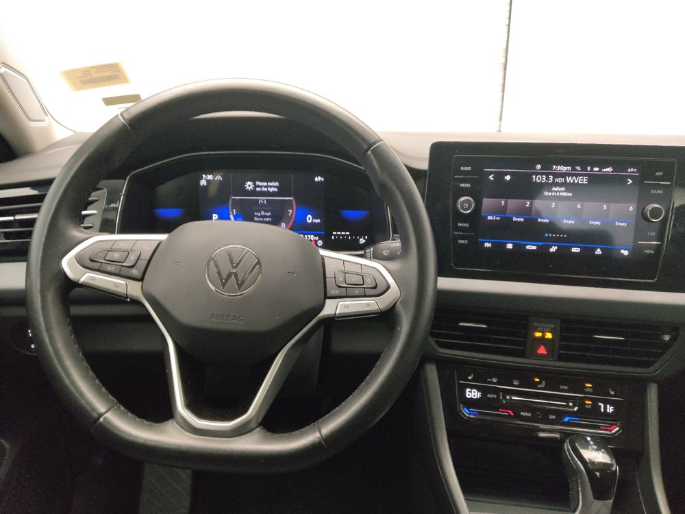 Used 2025 Volkswagen Jetta SE FWD image 22