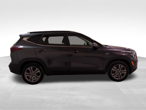 Certified 2021 Kia Seltos S image 4