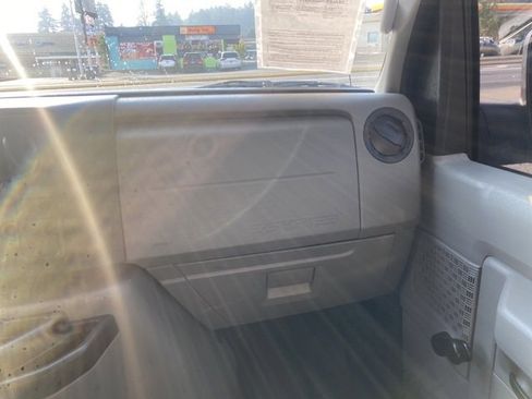 Used 2010 Ford E-250 and Econoline 250 image 11