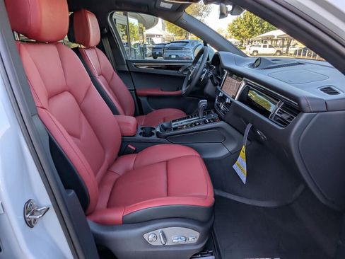 New 2026 Porsche Macan image 25