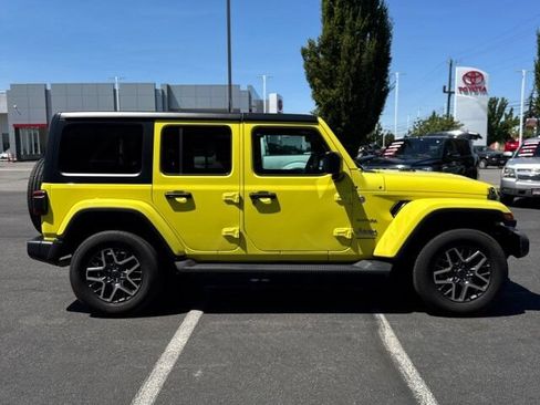 Used 2024 Jeep Wrangler Unlimited Sahara AWD/4WD image 5